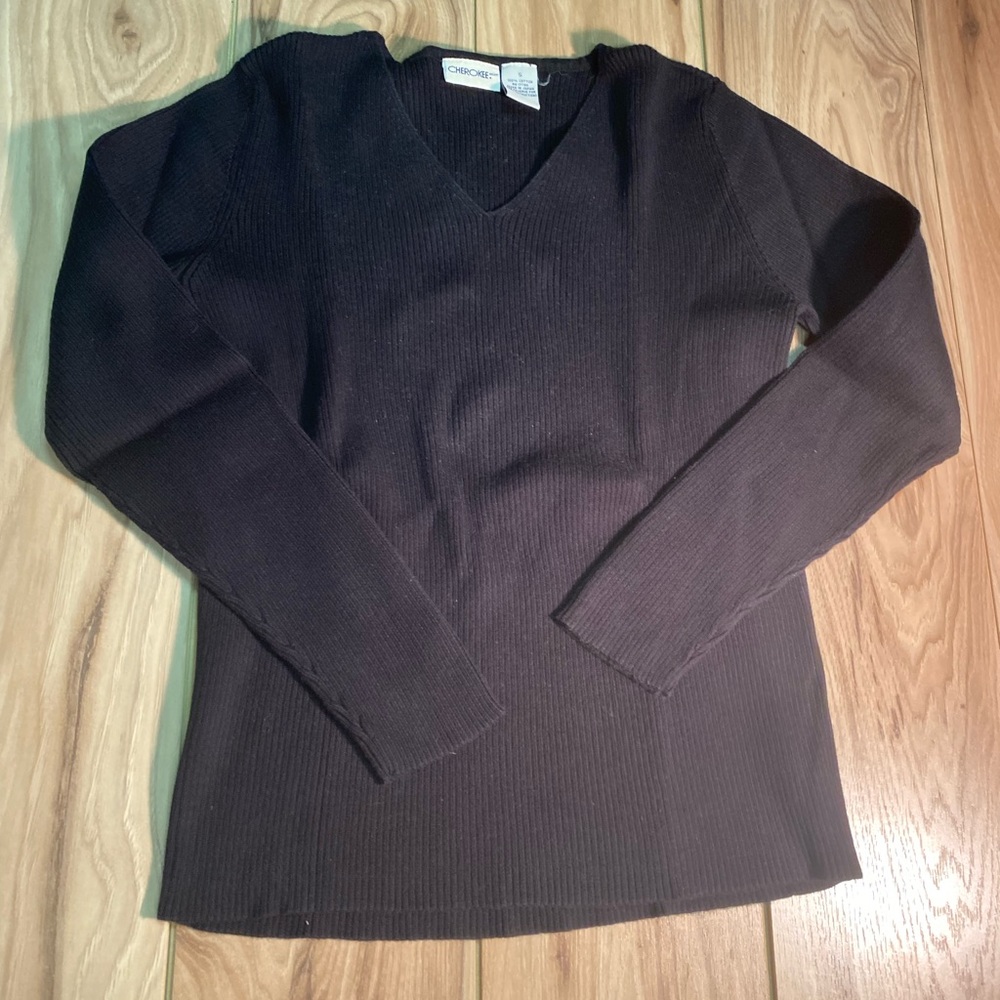 Cherokee Vneck Sweater in Black size Small